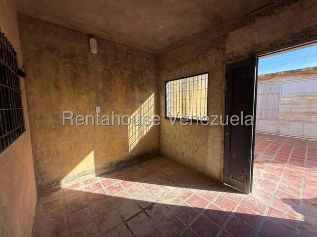 Casa en venta para modernizar a tu manera, posee 200m2 con 3H-2B+2P en Urb Ciudad alianza - Guacara