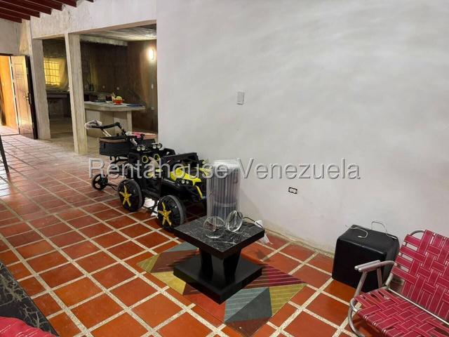 Casa en venta para modernizar a tu manera, posee 200m2 con 3H-2B+2P en Urb Ciudad alianza - Guacara