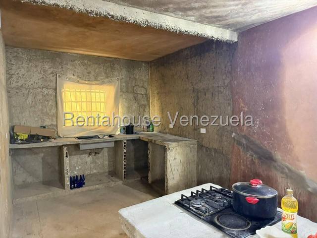 Casa en venta para modernizar a tu manera, posee 200m2 con 3H-2B+2P en Urb Ciudad alianza - Guacara
