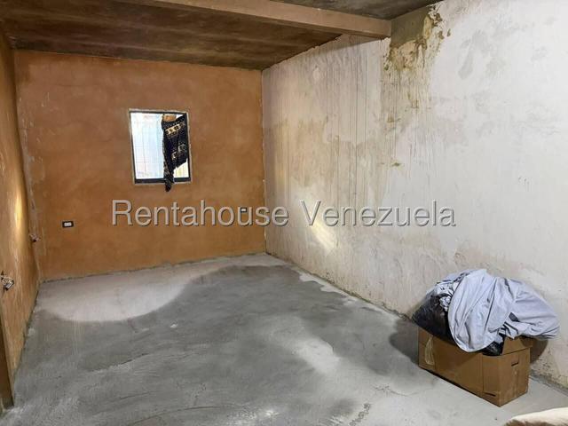 Casa en venta para modernizar a tu manera, posee 200m2 con 3H-2B+2P en Urb Ciudad alianza - Guacara