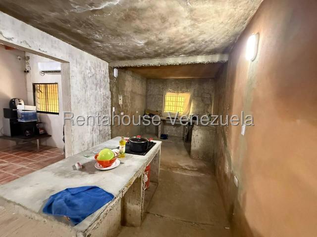Casa en venta para modernizar a tu manera, posee 200m2 con 3H-2B+2P en Urb Ciudad alianza - Guacara