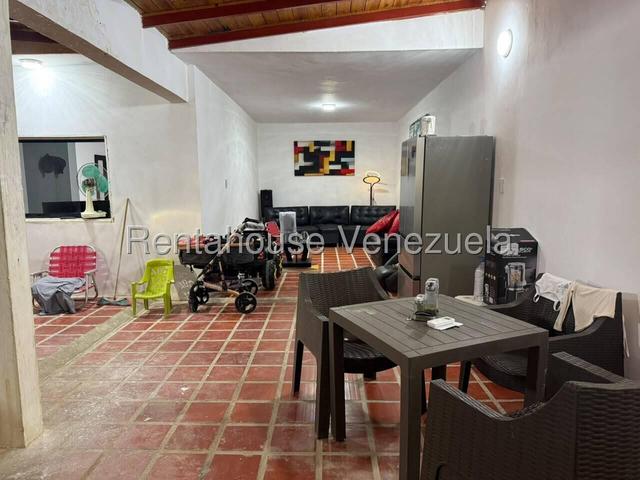 Casa en venta para modernizar a tu manera, posee 200m2 con 3H-2B+2P en Urb Ciudad alianza - Guacara