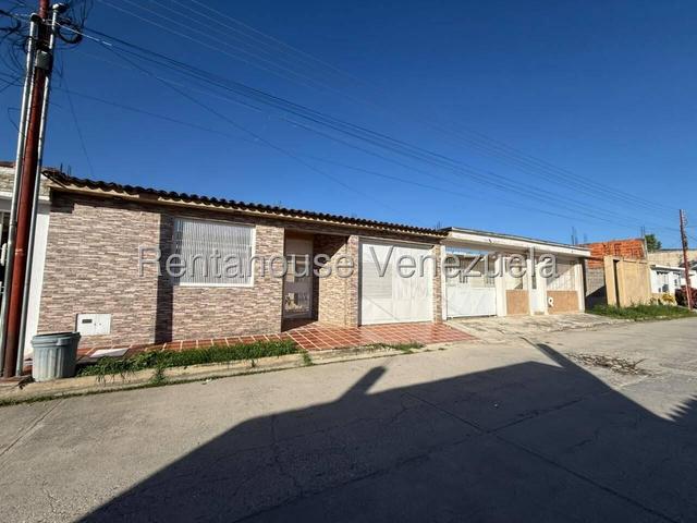 Casa en venta para modernizar a tu manera, posee 200m2 con 3H-2B+2P en Urb Ciudad alianza - Guacara