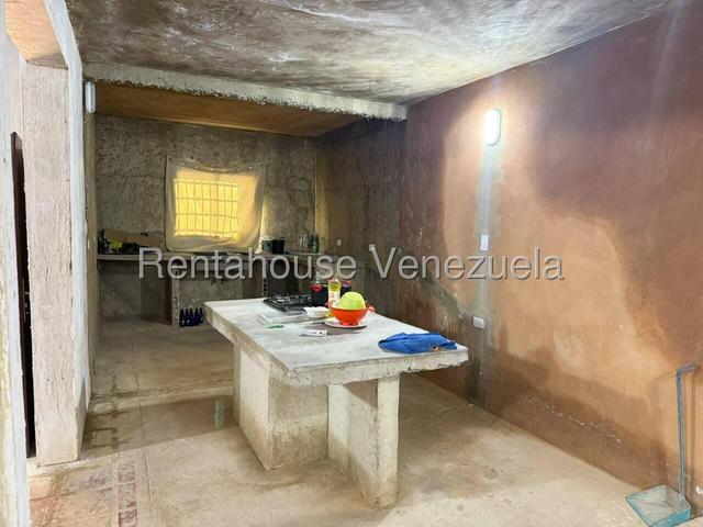 Casa en venta para modernizar a tu manera, posee 200m2 con 3H-2B+2P en Urb Ciudad alianza - Guacara