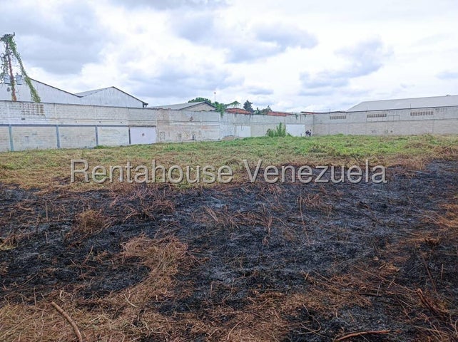 En venta terreno, posee 2600m2, ideal para construccion industrial y otros en Urb Las Garcitas - Los Guayos