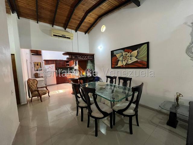 Casa en venta totalmente moderna 190m2, 4H-4B-4P, cocina equipana, piscina, pozo de agua  Urb Valle de Oro - San Diego