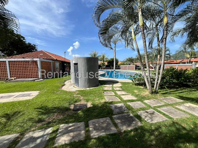 Casa en venta totalmente moderna 190m2, 4H-4B-4P, cocina equipana, piscina, pozo de agua  Urb Valle de Oro - San Diego