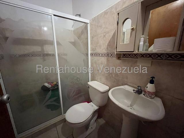 Casa en venta totalmente moderna 190m2, 4H-4B-4P, cocina equipana, piscina, pozo de agua  Urb Valle de Oro - San Diego