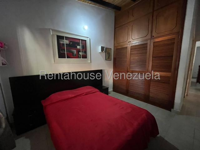 Casa en venta totalmente moderna 190m2, 4H-4B-4P, cocina equipana, piscina, pozo de agua  Urb Valle de Oro - San Diego