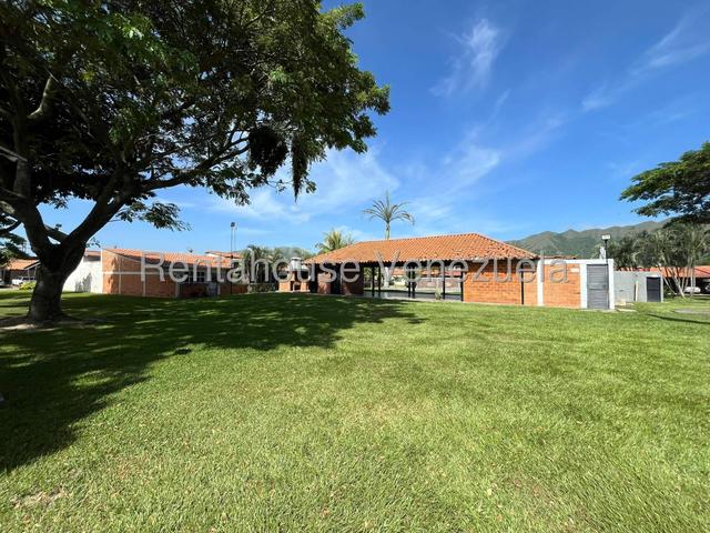 Casa en venta totalmente moderna 190m2, 4H-4B-4P, cocina equipana, piscina, pozo de agua  Urb Valle de Oro - San Diego