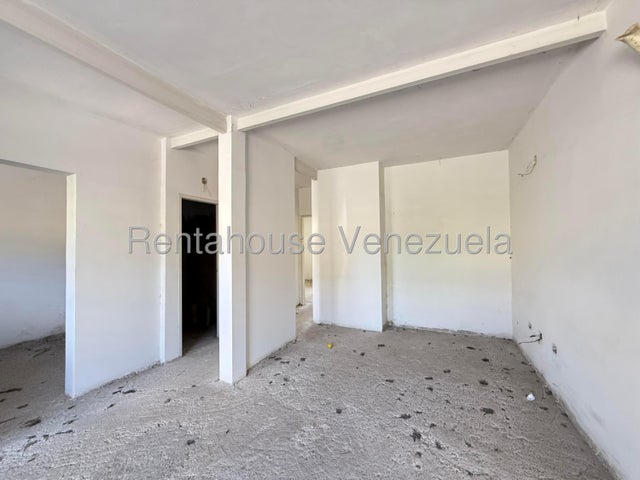 Apartamento en Venta En Turmero Urb. La Pradera Obra Gris 27-3584