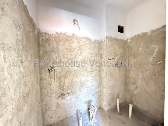 Apartamento en Venta En Turmero Urb. La Pradera Obra Gris 27-3584