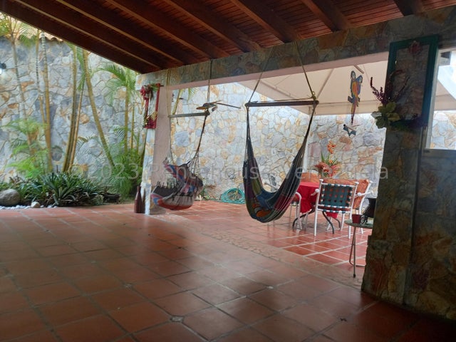 VENTA LOMAS E PRADOS DEL ESTE #27-2075 