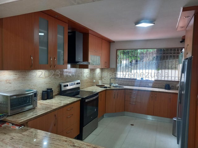 VENTA LOMAS E PRADOS DEL ESTE #27-2075 