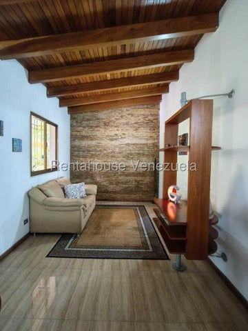 VENTA LOMAS E PRADOS DEL ESTE #27-2075 