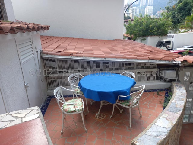 VENTA LOMAS E PRADOS DEL ESTE #27-2075 