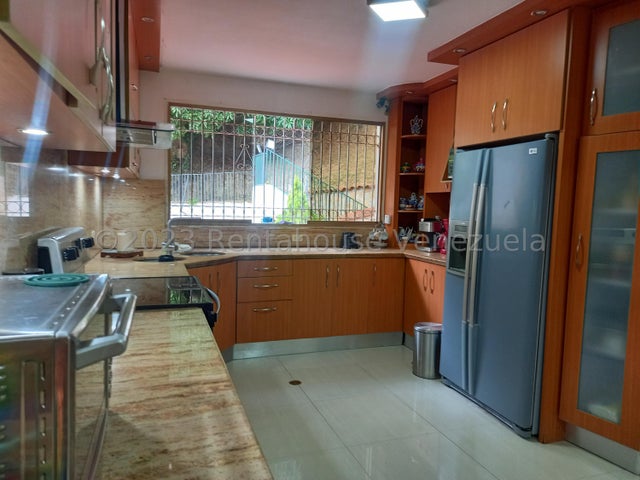 VENTA LOMAS E PRADOS DEL ESTE #27-2075 