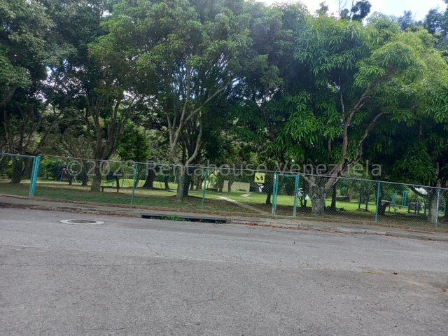 VENTA LOMAS E PRADOS DEL ESTE #27-2075 
