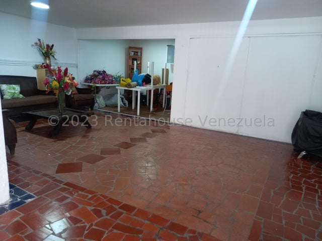 VENTA LOMAS E PRADOS DEL ESTE #27-2075 