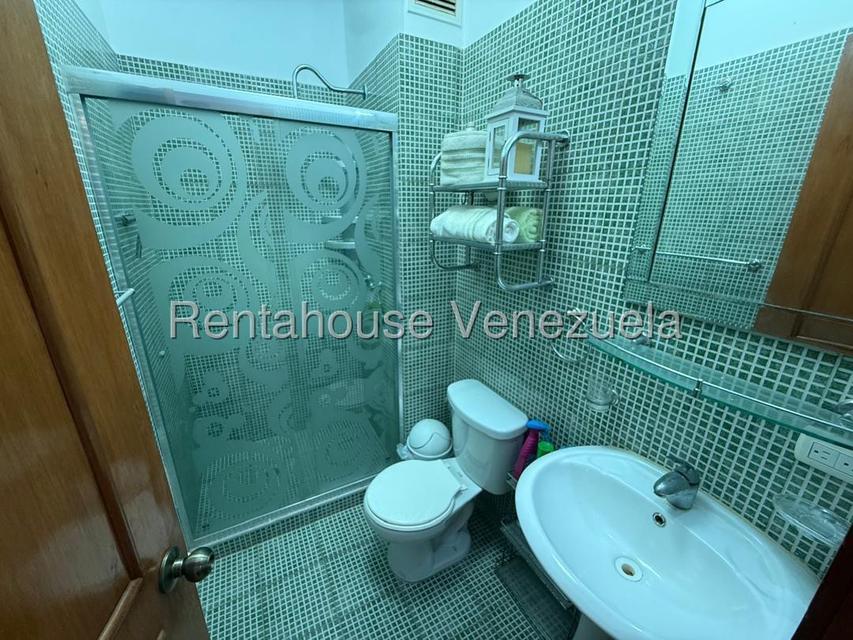 Apartamento en venta en el bosque con pozo Valencia Carabobo. Desiree Castillo Rentahouse 