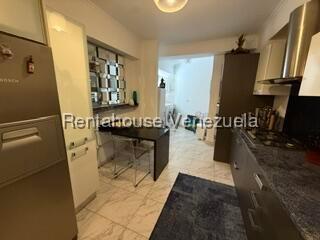 Apartamento en venta en el bosque con pozo Valencia Carabobo. Desiree Castillo Rentahouse 
