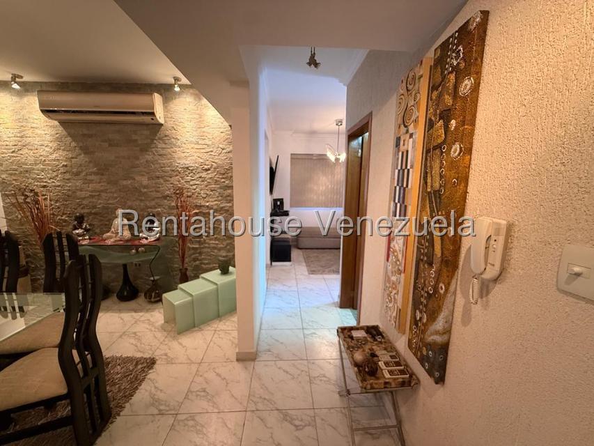 Apartamento en venta en el bosque con pozo Valencia Carabobo. Desiree Castillo Rentahouse 