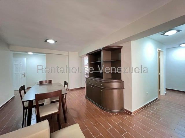 Apartamento en Alquiler en Res. Los Frailes Urb. Los Chaguaramos  27-3776
