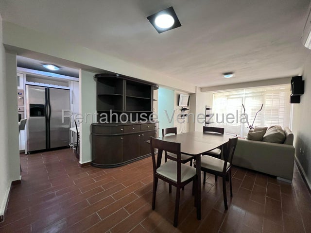 Apartamento en Alquiler en Res. Los Frailes Urb. Los Chaguaramos  27-3776