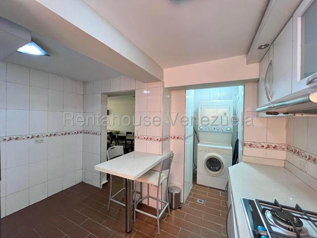 Apartamento en Alquiler en Res. Los Frailes Urb. Los Chaguaramos  27-3776