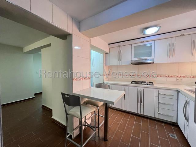 Apartamento en Alquiler en Res. Los Frailes Urb. Los Chaguaramos  27-3776