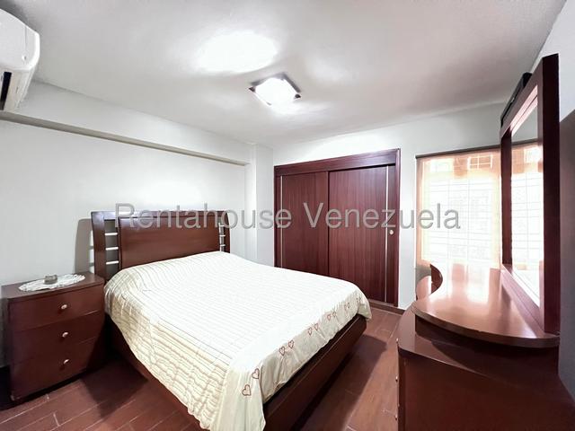 Apartamento en Alquiler en Res. Los Frailes Urb. Los Chaguaramos  27-3776