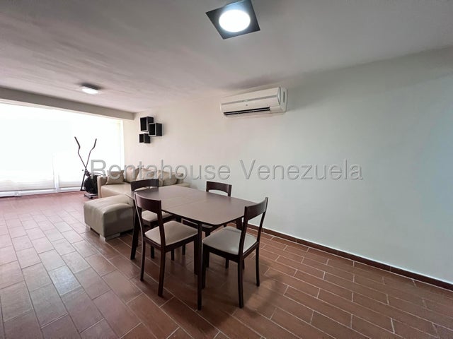 Apartamento en Alquiler en Res. Los Frailes Urb. Los Chaguaramos  27-3776