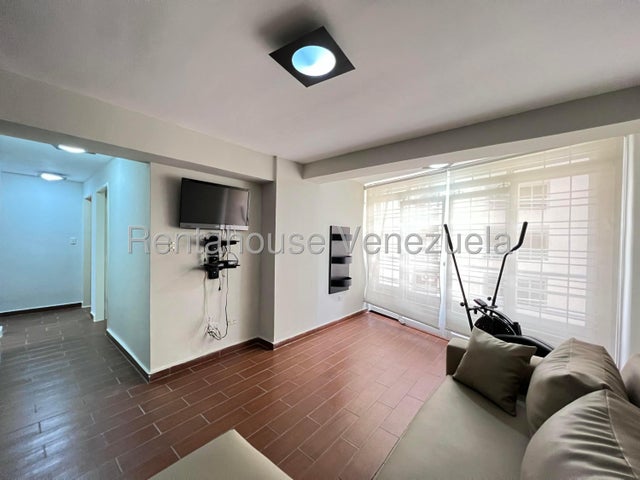 Apartamento en Alquiler en Res. Los Frailes Urb. Los Chaguaramos  27-3776
