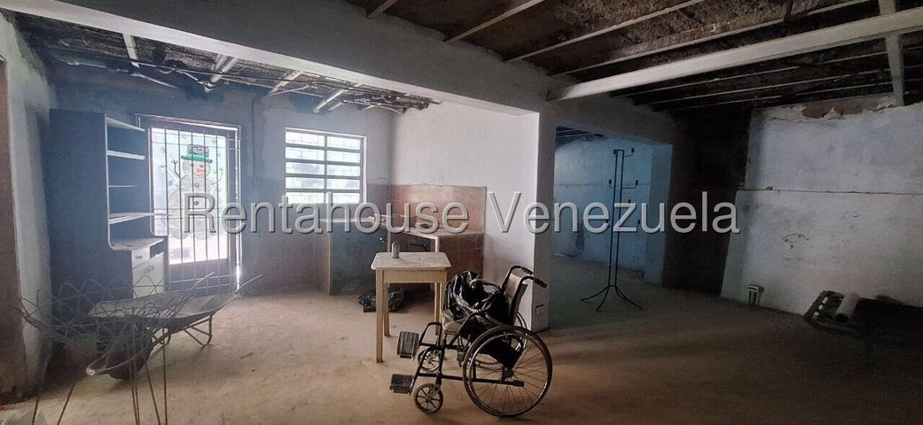 VENTA LOS CHORROS #27-1415 ¡Atención inversionistas y desarrolladores! Presentamos una oportunidad estratégica de alto rendimiento en Los Chorros. Se trata de un espectacular terreno de 513 m2 ideal para desarrollar el proyecto comercial o residencial que tienes en mente