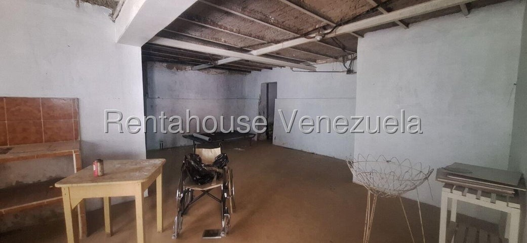 VENTA LOS CHORROS #27-1415 ¡Atención inversionistas y desarrolladores! Presentamos una oportunidad estratégica de alto rendimiento en Los Chorros. Se trata de un espectacular terreno de 513 m2 ideal para desarrollar el proyecto comercial o residencial que tienes en mente