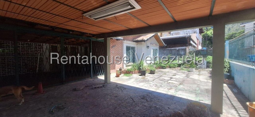 VENTA LOS CHORROS #27-1415 ¡Atención inversionistas y desarrolladores! Presentamos una oportunidad estratégica de alto rendimiento en Los Chorros. Se trata de un espectacular terreno de 513 m2 ideal para desarrollar el proyecto comercial o residencial que tienes en mente
