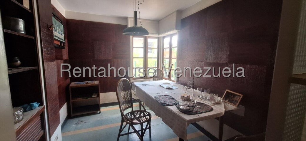 VENTA LOS CHORROS #27-1415 ¡Atención inversionistas y desarrolladores! Presentamos una oportunidad estratégica de alto rendimiento en Los Chorros. Se trata de un espectacular terreno de 513 m2 ideal para desarrollar el proyecto comercial o residencial que tienes en mente