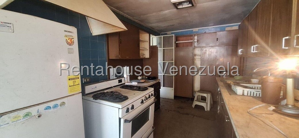 VENTA LOS CHORROS #27-1415 ¡Atención inversionistas y desarrolladores! Presentamos una oportunidad estratégica de alto rendimiento en Los Chorros. Se trata de un espectacular terreno de 513 m2 ideal para desarrollar el proyecto comercial o residencial que tienes en mente