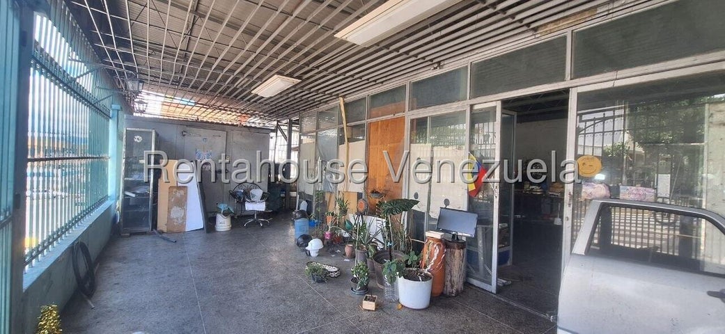 VENTA LOS CHORROS #27-1415 ¡Atención inversionistas y desarrolladores! Presentamos una oportunidad estratégica de alto rendimiento en Los Chorros. Se trata de un espectacular terreno de 513 m2 ideal para desarrollar el proyecto comercial o residencial que tienes en mente