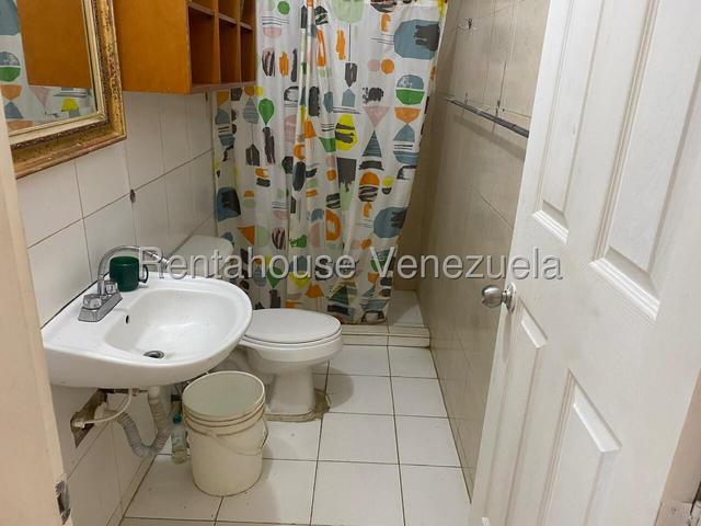 En venta terreno con Bienechuria de cnstruccion Townhouse 238m2, 6H-4B-2PE muy cerca Av Don Julio Centeno Urb Monteserino - San Diego