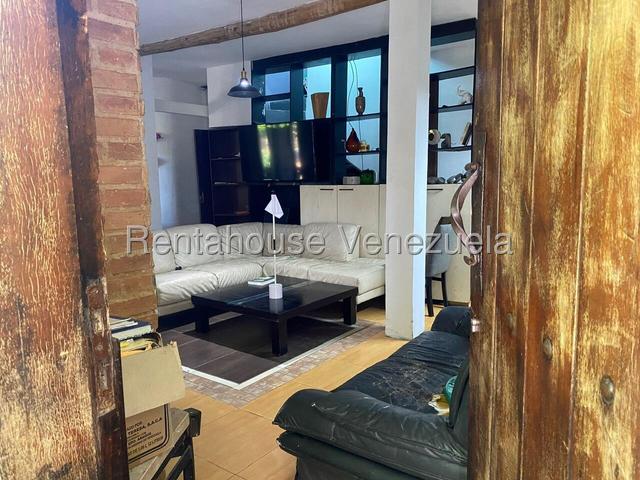 En venta terreno con Bienechuria de cnstruccion Townhouse 238m2, 6H-4B-2PE muy cerca Av Don Julio Centeno Urb Monteserino - San Diego