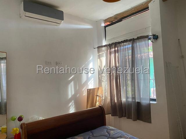 En venta terreno con Bienechuria de cnstruccion Townhouse 238m2, 6H-4B-2PE muy cerca Av Don Julio Centeno Urb Monteserino - San Diego