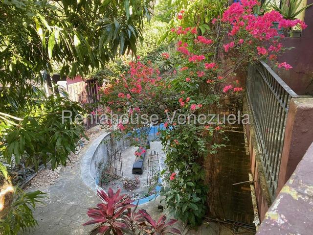 En venta terreno con Bienechuria de cnstruccion Townhouse 238m2, 6H-4B-2PE muy cerca Av Don Julio Centeno Urb Monteserino - San Diego