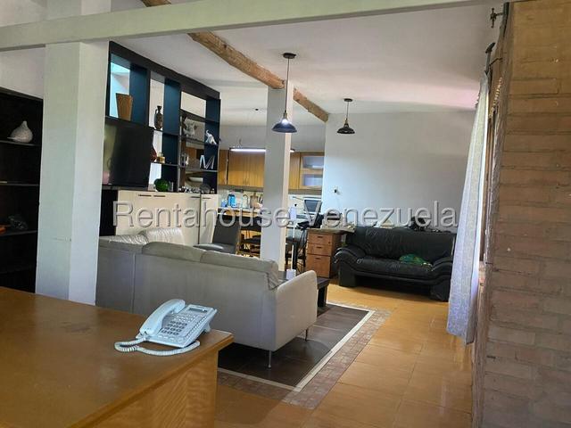 En venta terreno con Bienechuria de cnstruccion Townhouse 238m2, 6H-4B-2PE muy cerca Av Don Julio Centeno Urb Monteserino - San Diego