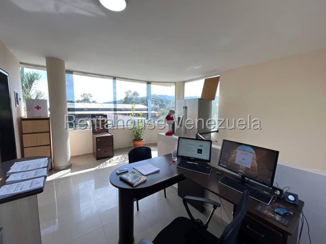En Alquiler Gran Terreno Comercial ideal para el sector de Transporte, posee 4,058 m² con oficinas, facil acceso a Variante Bárbula San Diego 
