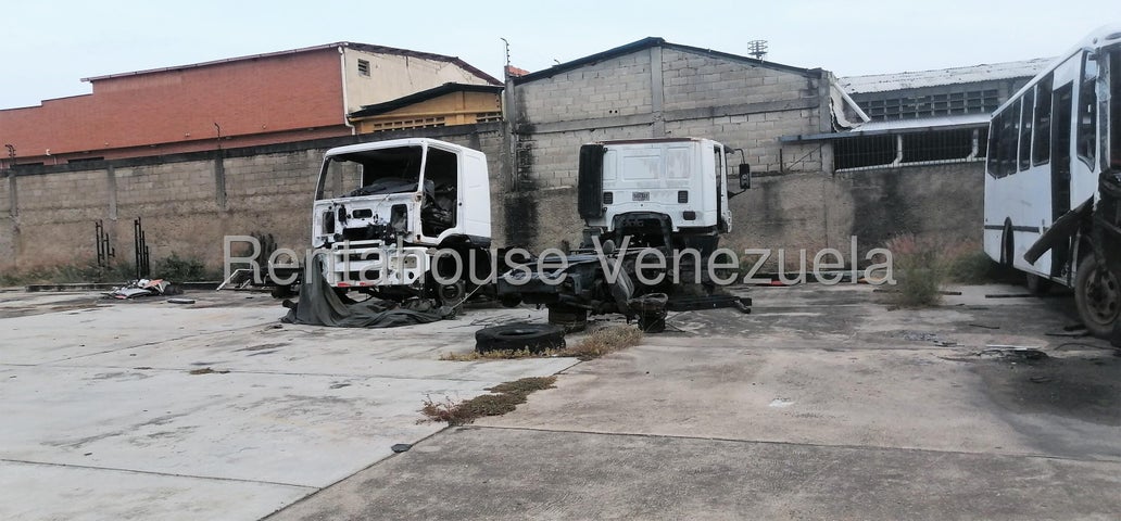 En Alquiler Gran Terreno Comercial ideal para el sector de Transporte, posee 4,058 m² con oficinas, facil acceso a Variante Bárbula San Diego 