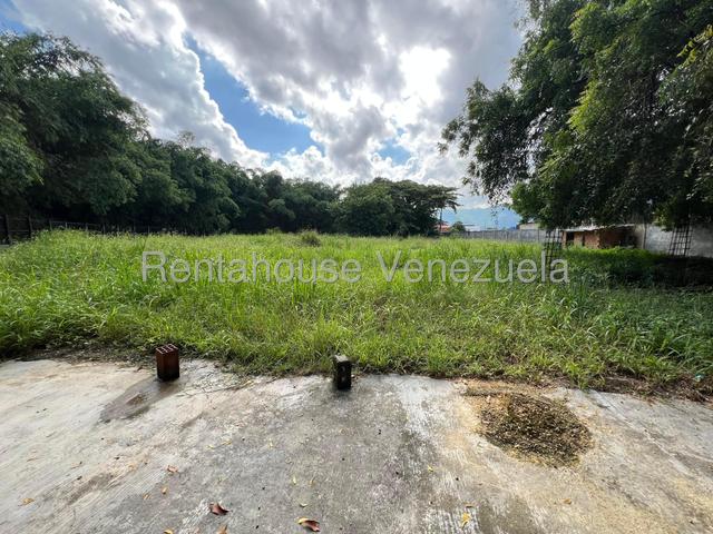 Terreno en venta posee 3710m2, Zona Residencial y comercial, ubicado en Av Princial Urb El Remanso - San Diego