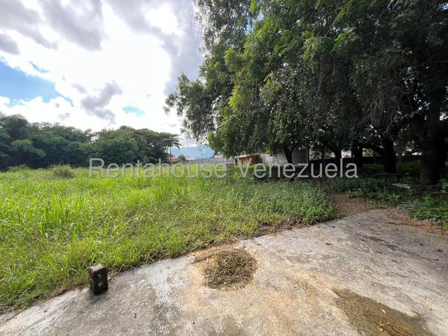 Terreno en venta posee 3710m2, Zona Residencial y comercial, ubicado en Av Princial Urb El Remanso - San Diego