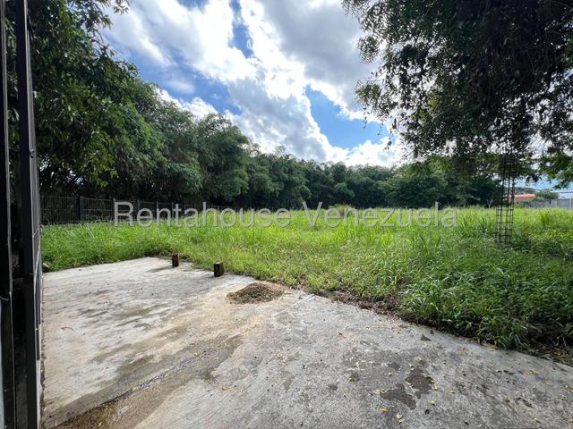 Terreno en venta posee 3710m2, Zona Residencial y comercial, ubicado en Av Princial Urb El Remanso - San Diego