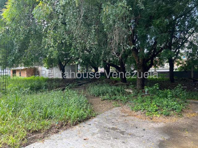 Terreno en venta posee 3710m2, Zona Residencial y comercial, ubicado en Av Princial Urb El Remanso - San Diego
